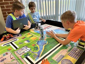 kids working with robot