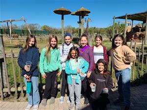 kids at the zoo 