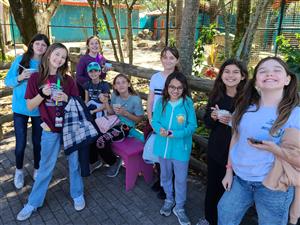 kids at the zoo 