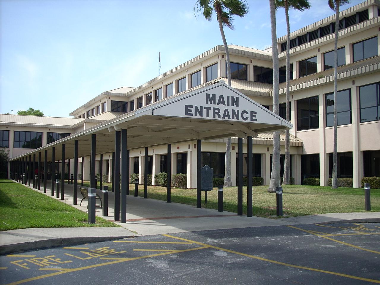 Administration_Building_Main_Entrance