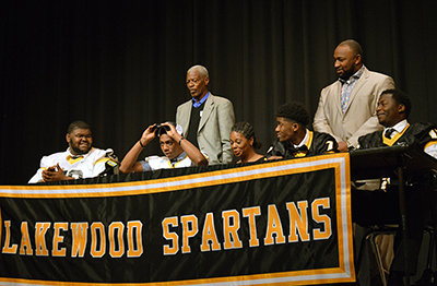 Lakewood athlete signs with Auburn