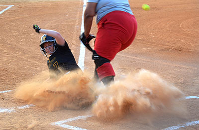 On senior night, Lakewood’s softball team dominates from start to finish 