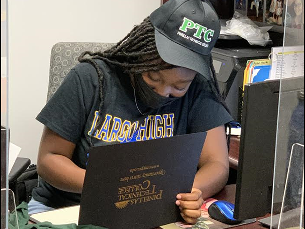 Largo High ExCEL scholar Aysia Porter, signs to attend PTEC next fall.