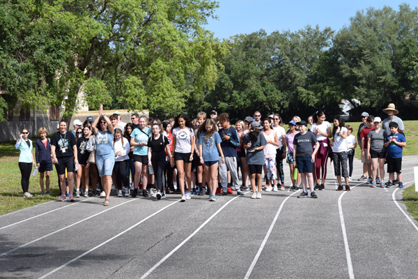 The Carwise Middle chapter of the National Junior Honor Society sponsored the Carwise Brings the Heat benefit walk.