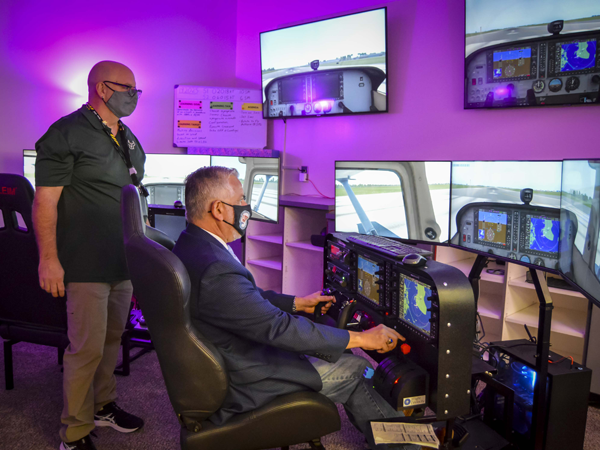 St. Petersburg Mayor Rick Kriseman tested the new flight simulator at the Azalea Middle School Academy of Engineering.