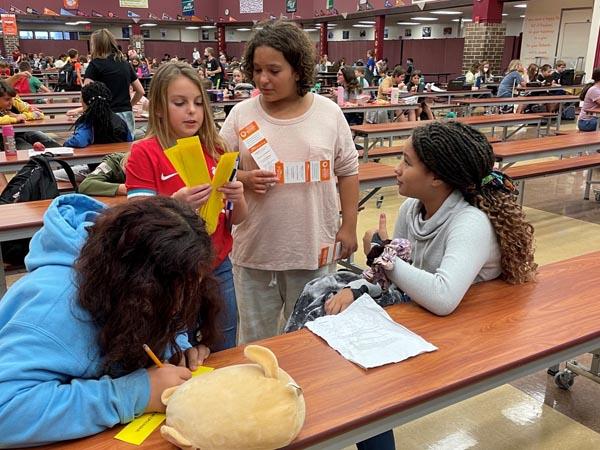 Seminole Middle SAVE Club hosted an activity during lunch in preparation for Unity Day. 