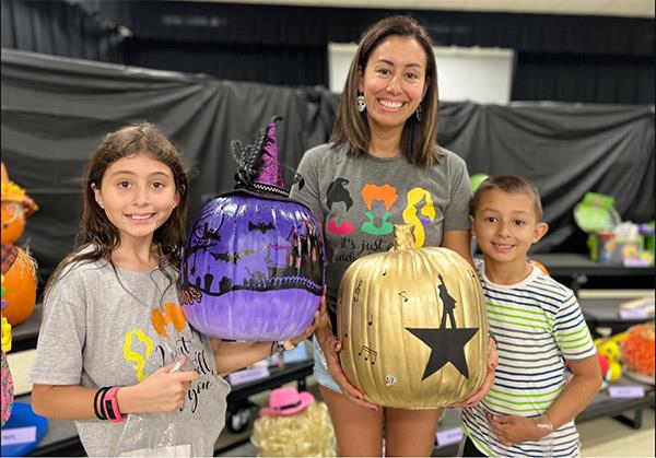 Ozona Elementary families decorated pumpkins.