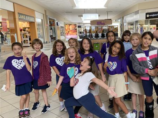 Girlfriends takeover the Mall 2!