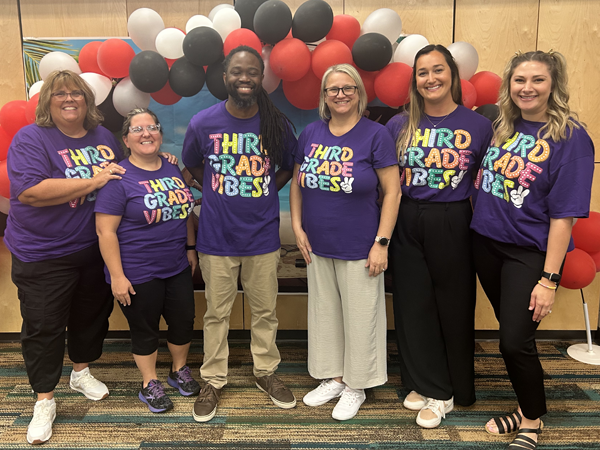 Eisenhower Elementary third grade teachers welcome back students.