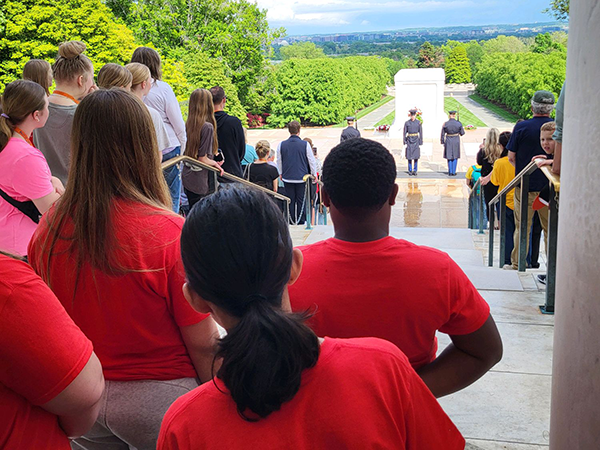 Frontier Elementary 5th grade students visited the tomb of the unknown soldier in Washington, D.C. The group of students learn about democracy, civics, and history.